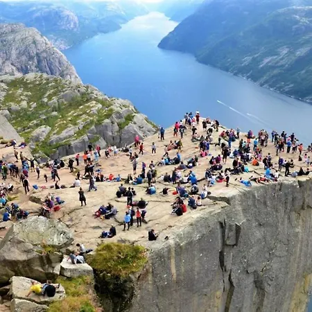 A Place To Stavanger, 3 Ставангер